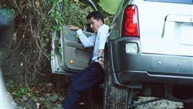 《在光裏的人》王傳一撞山壁出車禍，心有餘悸。（圖／大愛電視提供）