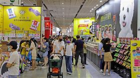 毛孩數量現已超過人類小孩，讓愛寵吃的安全更是所有飼主的目標，知名寵物食品品牌西莎卻出現食安漏洞。（資料照／記者方萬民攝）