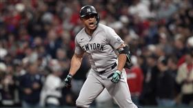 ▲史坦頓（Giancarlo Stanton）8局上和賈吉（Aaron Judge）背靠背開轟打回超前分。（圖／美聯社／達志影像）
