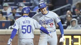 ▲大谷翔平這場比賽3度和貝茲（Mookie Betts）連線。（圖／美聯社／達志影像）