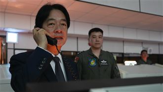 賴清德首與飛行員「空中通話」！畫面曝光