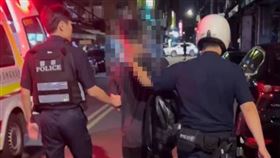 台北市內湖區東湖市場臭豆腐攤遭撞，15歲曾姓少年送辦。（圖／翻攝畫面）