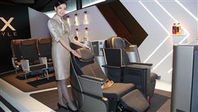 星宇航空制服及機艙發表會（2）星宇航空預定民國109年1月23日首航，2日在台北舉行制服及機艙發表會。星宇A321neo共有188個座位，包括商務艙（圖）8座可全平躺，最大伸展208公分，經濟艙180座。中央社記者張新偉攝　108年10月2日