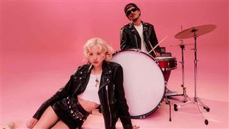 Rosé攜手火星人MV釋出「啊拔刺」超洗腦！