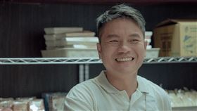 Suming舒米恩在電影裡有驚喜客串一幕，可惜最後被剪掉。（圖／東橫一有限公司提供）