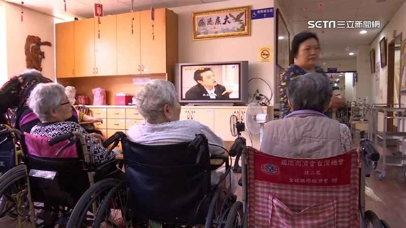 超高齡社會下，傳統家屬支持系統的崩解，人生的最後一哩路，血緣不再是尊嚴的保證，唯有透過法律制度的補網，才能讓「愛」跨越名分的限制。（示意圖／資料照）