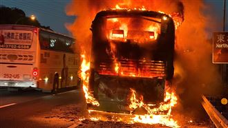 客運國道火燒車…女學生消失！深夜找到了
