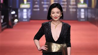 苗可麗「上下全開」辣爆　解放超兇D罩杯