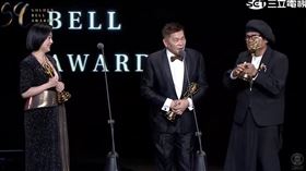 澎恰恰、許效舜、苗可麗《超級夜總會》奪下第五十九屆金鐘獎節目類綜藝節目主持人獎。（圖／三立電視）