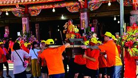 ▲參拜女媧娘娘。（圖／翻攝自宜蘭大福補天宮）