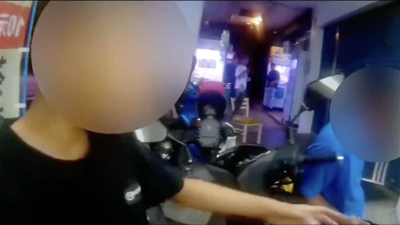 一家人吵架約超商談判！竟拿椅子榔頭互毆
