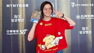 楊小黎穿睡衣主持紅毯　素顏曝光網全嚇傻