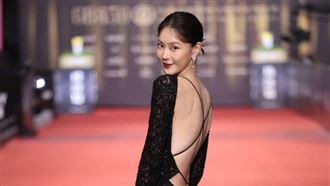 孫可芳產後復出　鍾瑶後面全裸爭紅毯最美