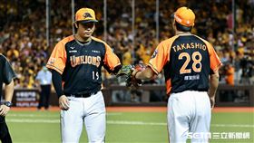 ▲中職35年台灣大賽G1，統一獅先發投手古林睿煬4局下因傷退場，高塩將樹上場接替。（圖／記者劉彥池攝影）