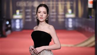 許瑋甯「秀美背」拼連莊　被問邱澤害羞了