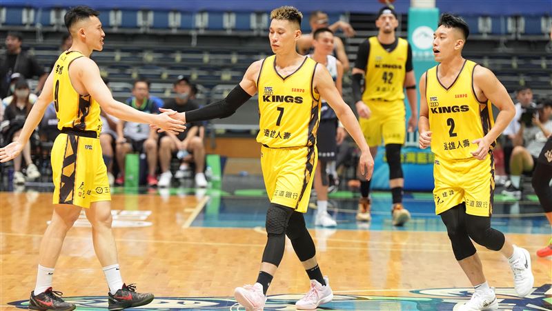 金髮林書豪猛飆34分　國王新球季首勝到手