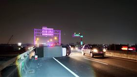 車禍,88快速道路,彈飛,掉落,命危