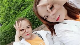雙胞胎姊姊張麗與妹妹程珂珂失散30年重逢，一起創業決裂。（圖／翻攝自《正觀新聞》）
