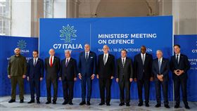 G7防長在義大利那不勒斯會晤。（圖／路透社／達志影像）