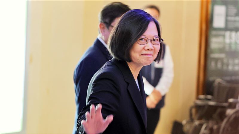 是否滿意訪歐成果？小英今返國點頭笑了