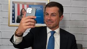 美國，賀錦麗，布塔朱吉（Pete Buttigieg） 圖/翻攝自Pete Buttigieg 臉書
