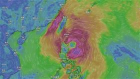 歐洲模式預報下，25日晚間8時熱帶擾動將前進至前進至呂宋島東北角。（圖取自網頁windy.com）
