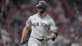 紐約洋基「怪力男」史坦頓（Giancarlo Stanton）20日的美聯冠軍賽G5又開轟。（圖／美聯社／達志影像）
