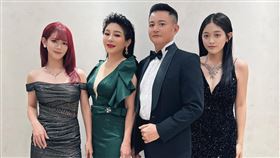 王彩樺加碼「全家福辣照」，吸引上千網友大讚力挺。（圖／翻攝自王彩樺臉書）