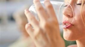 ▲澳洲一名41歲女子尼娜蒙若（Nina Munro）因感冒不舒服，為了加速康復，她按照醫師指示大量喝水，卻差點因此喪命。（示意圖／翻攝Pixabay）

