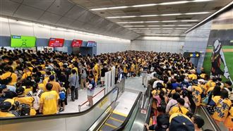 大巨蛋散場擠爆　電扶梯未管制恐釀踩踏