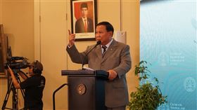 印尼總統候選人普拉伯沃談外交政策印尼總統候選人、國防部長普拉伯沃（Prabowo Subianto）13日表示，若當選，將持續印尼傳統的外交方針，也就是不參與地緣政治結盟。中央社記者李宗憲雅加達攝  112年11月13日