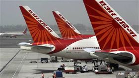 近日印度多家航空公司的飛行航班遭受炸彈死亡威脅，雖然最後都被證明是虛驚一場，但各家航空公司因此遭受的財務總損失保守估計已經超過8億盧比。（圖／翻攝自CTWANT）