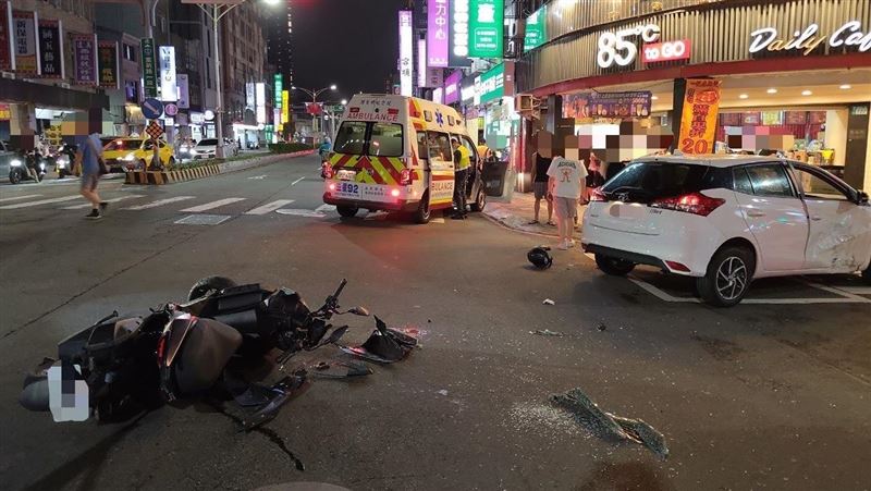 27歲女駕駛iRent左轉未禮讓　連撞2騎士