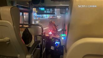 獨／對路線不熟　公車司機反請乘客報路