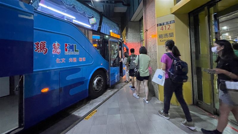 國道客運載客量跌36%台北轉運站2樓全退租