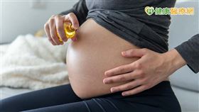 不少準媽咪在懷孕期間，身體因賀爾蒙改變出現各種變化，腹部慢慢隆起時，這時因為肌膚擴張，便容易產生妊娠紋、子母線，甚至引發乾癢問題，成為胎兒健康外，孕媽咪十分關注的事情之一！