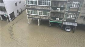 潭美颱風2001年曾襲台，其為史上暴風圈最小的颱風之一，卻釀成繼1977年颱風賽洛瑪後，高雄最為慘重的一次水災。（示意圖／報系資料照）