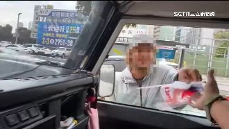 台北又見外籍國旗黨　賣百元國旗稱籌旅費