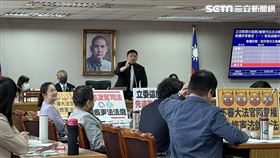 吳宗憲與吳思瑤互槓。（圖／記者詹宜庭攝影）