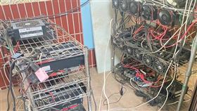 竊電集團，台中市海線，大量「挖礦機」，爽買特斯拉，充電樁電力也偷台電(圖／翻攝畫面)