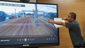 普悠瑪事故6週年  家屬提質疑台鐵普悠瑪事故6週年，受害者家屬代表范銘浚21日出席記者會，以行車記錄器影片質疑運安會隱瞞真相。中央社記者徐肇昌攝  113年10月21日