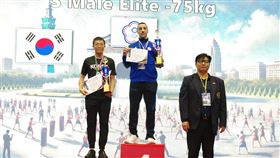 台灣女婿「埃及王子」張默（Mohamed Ismail Abdelfattah Abdelgalil）在-75KG級比賽奪金。（圖／泰拳協會提供）