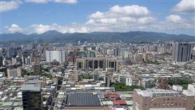 卓榮泰：金融市場安全與穩定是第一要務房貸議題成關注焦點，行政院長卓榮泰5日在院會中表示，政府施政4原則是維護金融體質安全、民眾自主首購及契約貸款優先、行庫須自主調整及管控貸款結構，並要嚴格管理新青安貸款，卓榮泰強調，對政府來說，金融市場安全與穩定是第一要務。圖為從高處俯瞰台北市景。中央社記者裴禛攝  113年9月5日