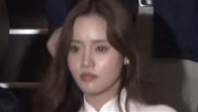 東京一間越南人經營的女子酒吧涉嫌讓員工從事接客服務遭查緝，未料老闆娘的超高顏值曝光後引發熱議。（圖／翻攝自TBS NEWS DIG Powered by JNN）