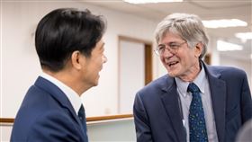 賴清德見美國訪團（3）民進黨總統當選人賴清德（左）15日會見美國前副國務卿史坦伯格（James B. Steinberg）（右）。（民進黨提供）中央社記者葉素萍傳真 113年1月15日
