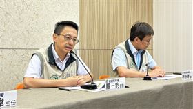 羅一鈞（左）表示受潭美颱風攪局，登革熱疫情恐反彈。（圖／記者簡浩正攝影）