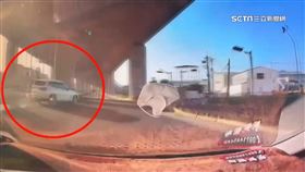 切冷血)轎車違規迴轉害撞 駕駛喊