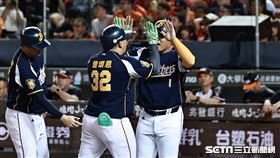 ▲中職35年台灣大賽G3，中信兄弟左外野手曾頌恩炸裂3分砲。（圖／記者劉彥池攝影）