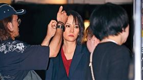 楊乃文現身流行音樂獎頒獎典禮後台；據說她今年金曲獎時，有邀邱隆杰出席當她的男伴。