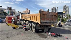 新／內輪差！彰化砂石車輾死婦車被壓成餅（圖／民眾提供）